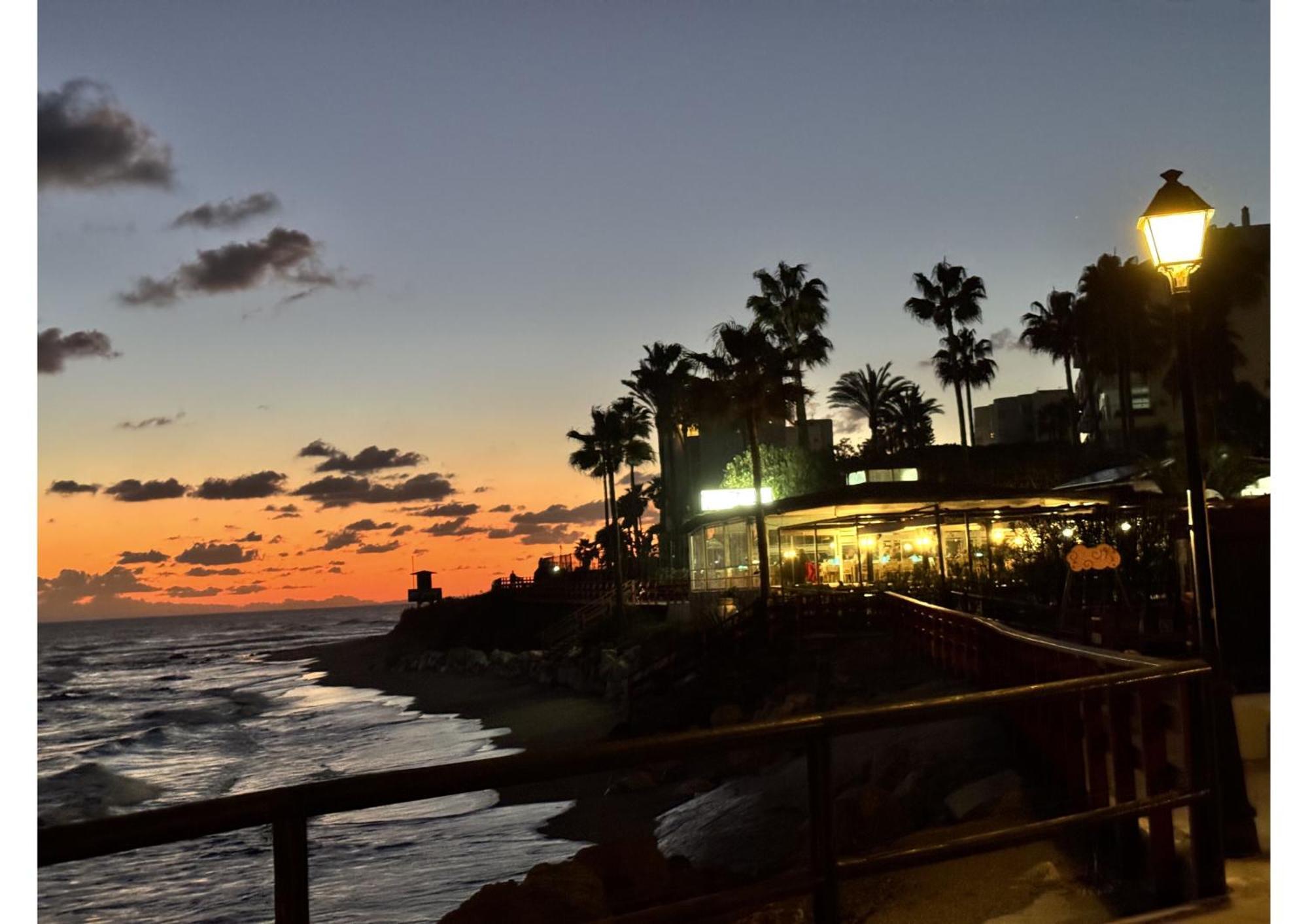 Beachfront Studio ,The View Calahonda, Panoramic Sea Views Sitio de Calahonda Екстер'єр фото