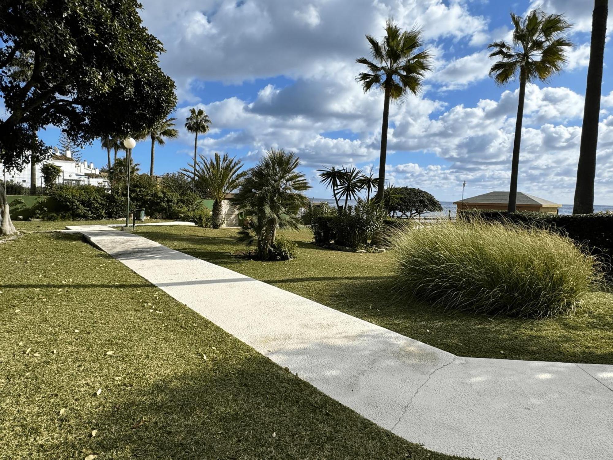Beachfront Studio ,The View Calahonda, Panoramic Sea Views Sitio de Calahonda Екстер'єр фото