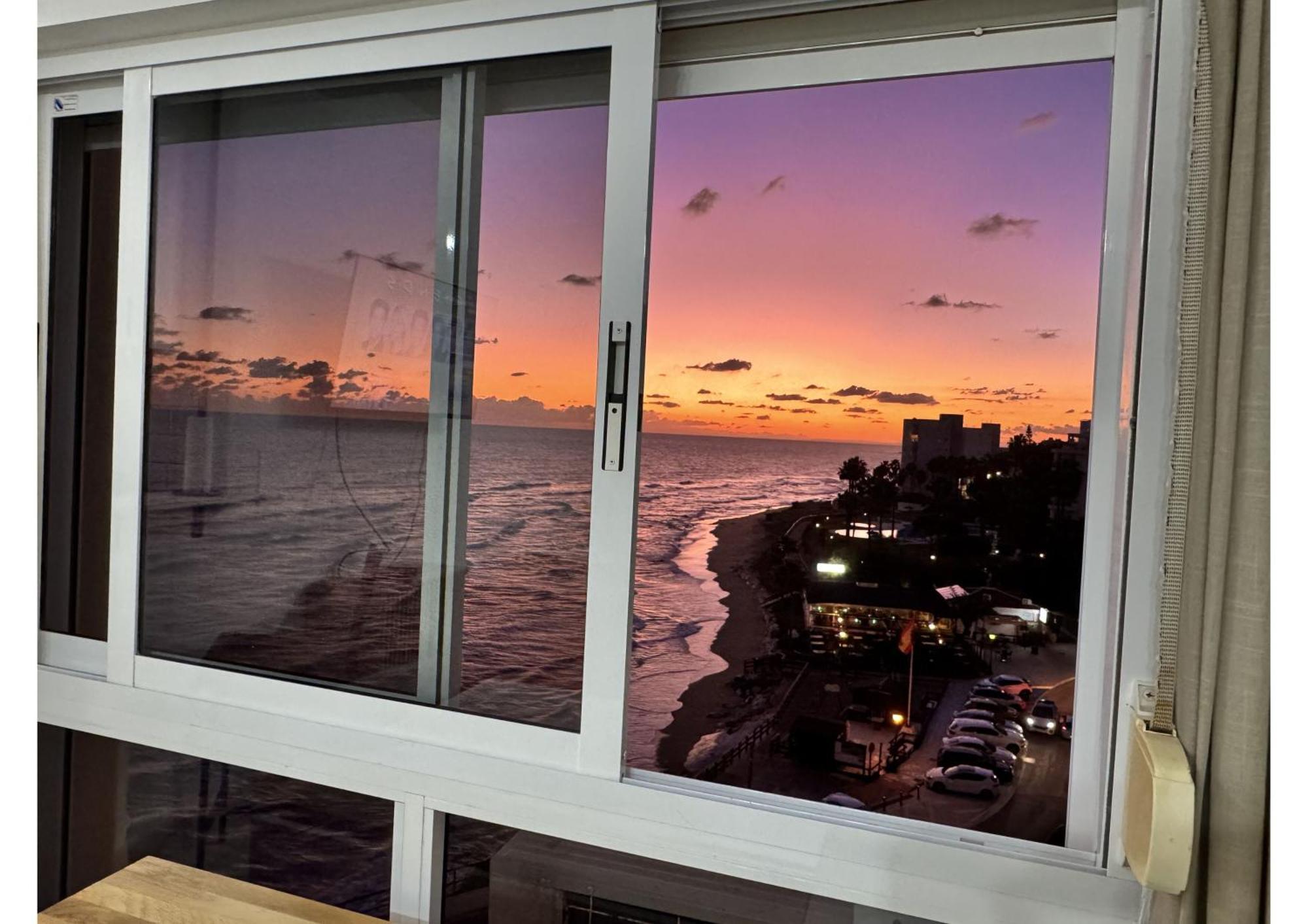 Beachfront Studio ,The View Calahonda, Panoramic Sea Views Sitio de Calahonda Екстер'єр фото