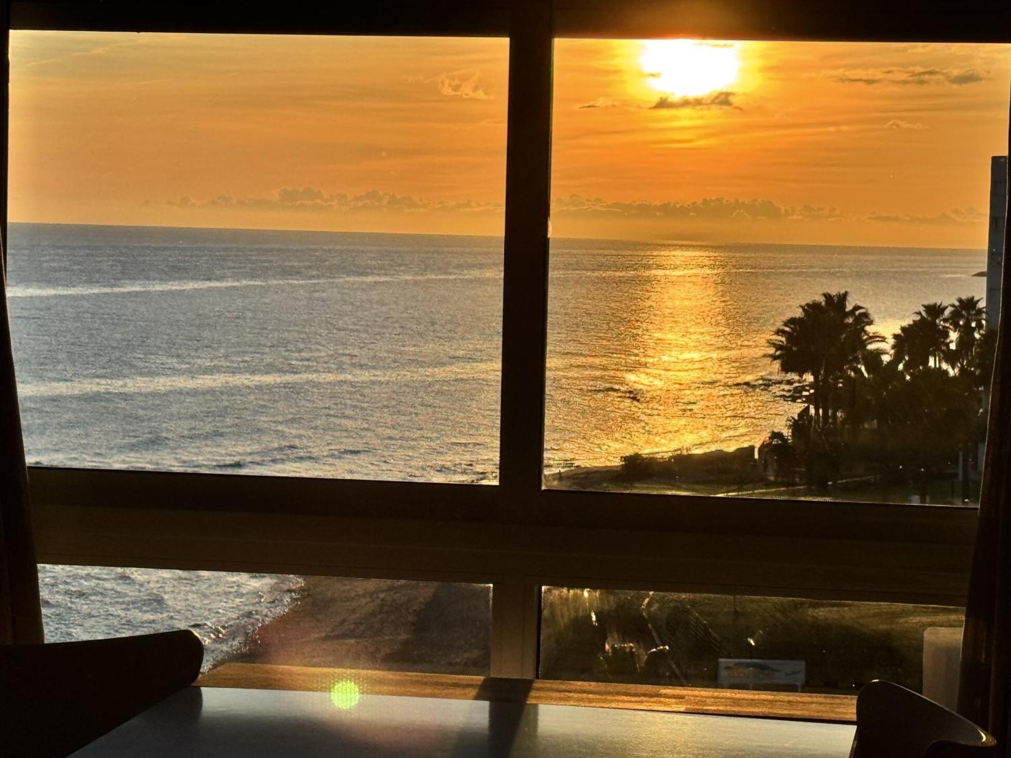 Beachfront Studio ,The View Calahonda, Panoramic Sea Views Sitio de Calahonda Екстер'єр фото